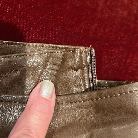 Faux leather high waisted shorts - Picture 7 of 8